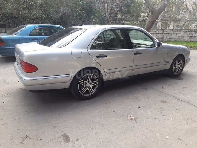 Mercedes E 220 1998, 32,000 km - 2.2 l - Bakı