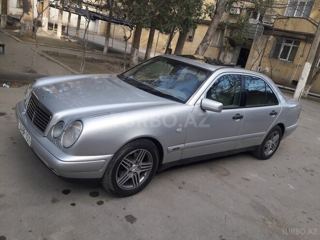 Mercedes E 220 1998, 32,000 km - 2.2 l - Bakı