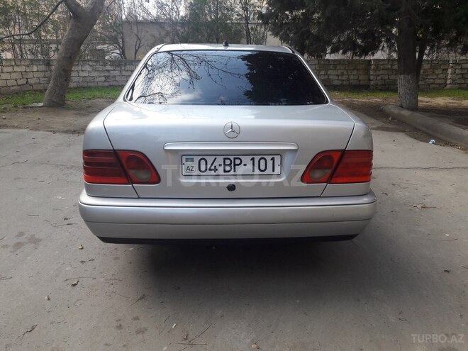 Mercedes E 220 1998, 32,000 km - 2.2 l - Bakı