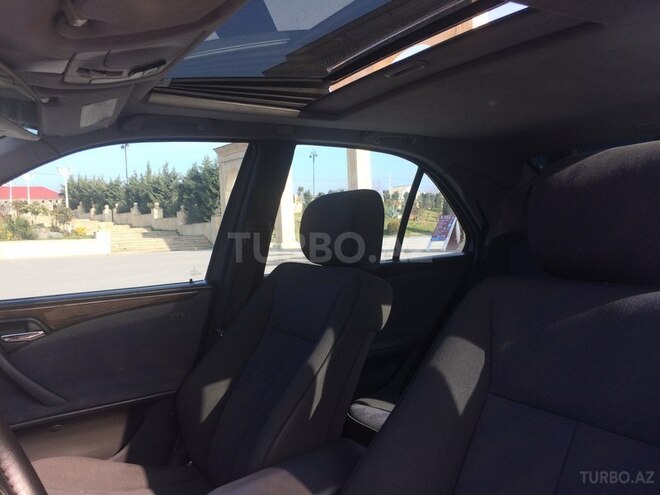 Mercedes E 220 2000, 337,000 km - 2.2 л - Bərdə