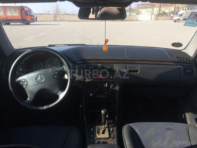 Mercedes E 220 2000, 337,000 km - 2.2 л - Bərdə