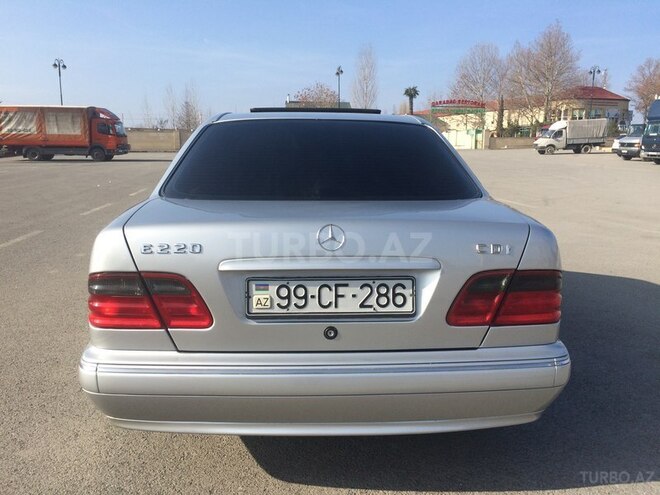 Mercedes E 220 2000, 337,000 km - 2.2 л - Bərdə