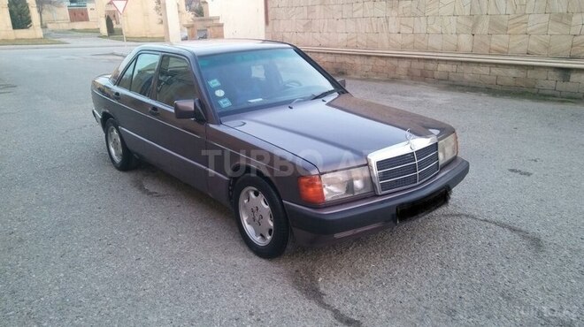 Mercedes 190 1993, 423,450 km - 2.0 l - Qobustan