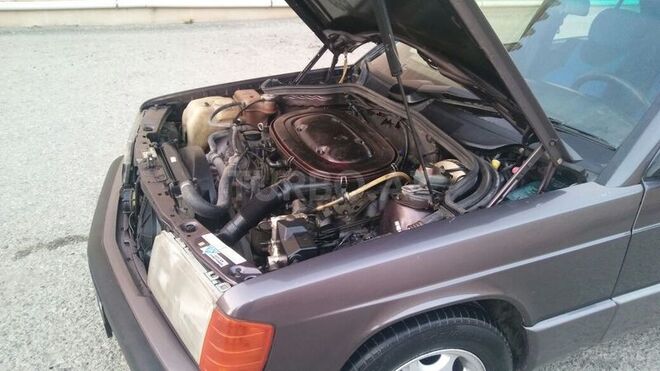 Mercedes 190 1993, 423,450 km - 2.0 l - Qobustan