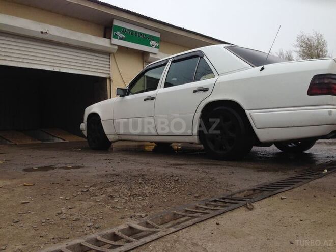 Mercedes E 300 1994, 224,600 km - 0.3 l - Bakı