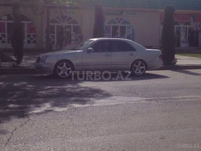 Mercedes E 220 2001, 298,974 km - 2.2 l - Bakı