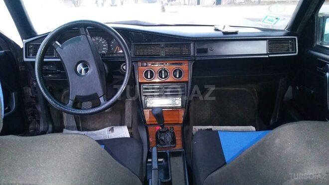 Mercedes 190 1993, 419,500 km - 2.0 l - Qobustan