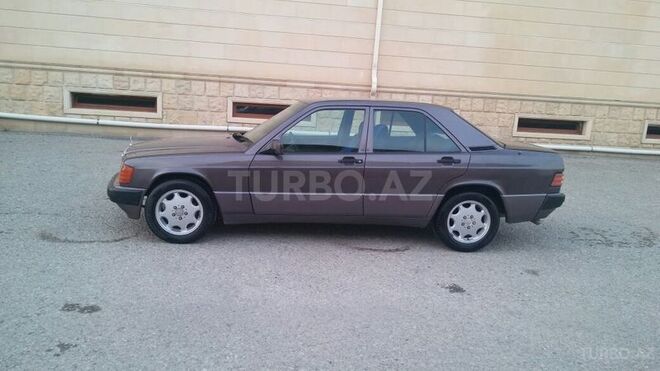 Mercedes 190 1993, 419,500 km - 2.0 l - Qobustan