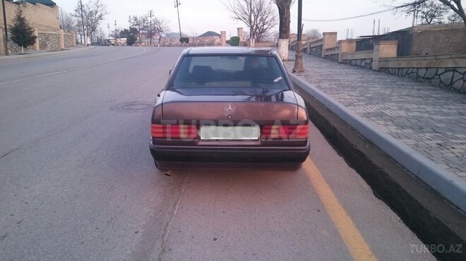 Mercedes 190 1993, 419,500 km - 2.0 l - Qobustan