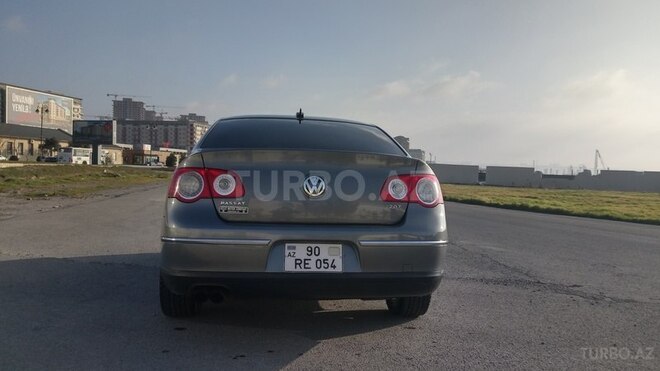 Volkswagen Passat 2005, 240,000 km - 2.0 l - Bakı