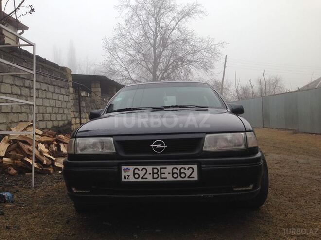 Opel Vectra 1995, 260,000 km - 2.0 l - Zaqatala