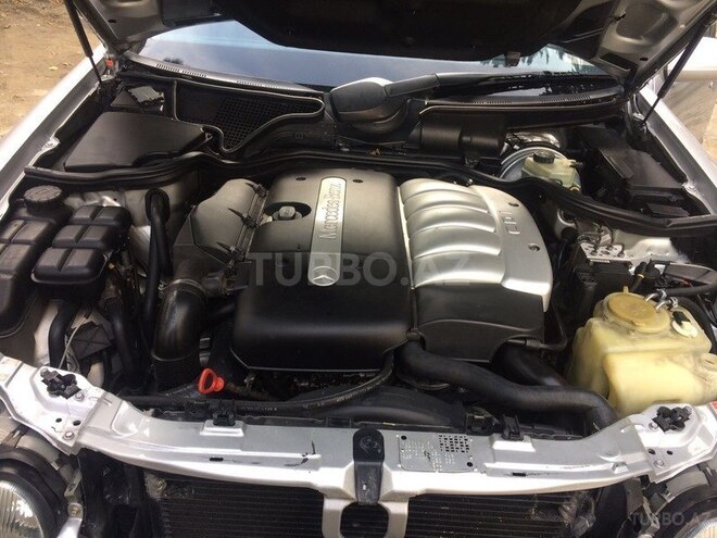Mercedes E 270 1999, 332,000 km - 2.7 l - Bakı