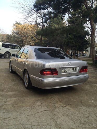 Mercedes E 270 1999, 332,000 km - 2.7 l - Bakı
