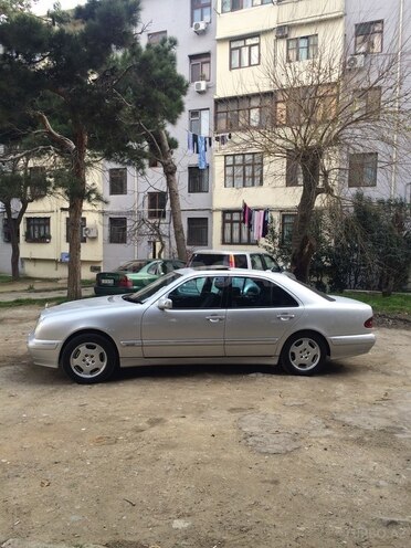 Mercedes E 270 1999, 332,000 km - 2.7 l - Bakı