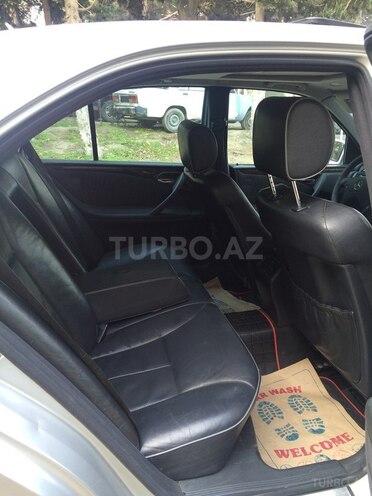 Mercedes E 270 1999, 332,000 km - 2.7 l - Bakı