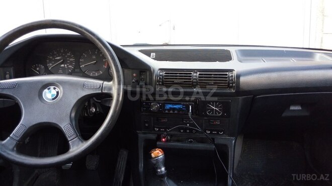 BMW 520 1988, 256,000 km - 2.0 l - Bakı