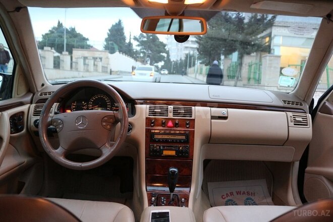 Mercedes E 320 2001, 265,000 km - 3.2 l - Bakı