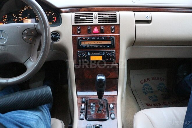 Mercedes E 320 2001, 265,000 km - 3.2 l - Bakı