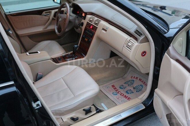 Mercedes E 320 2001, 265,000 km - 3.2 l - Bakı