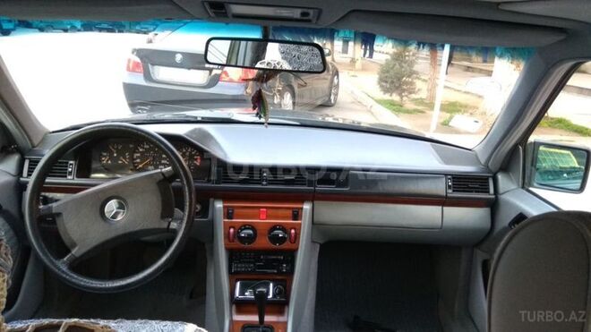 Mercedes E 200 1990, 263,292 km - 2.0 л - Bakı