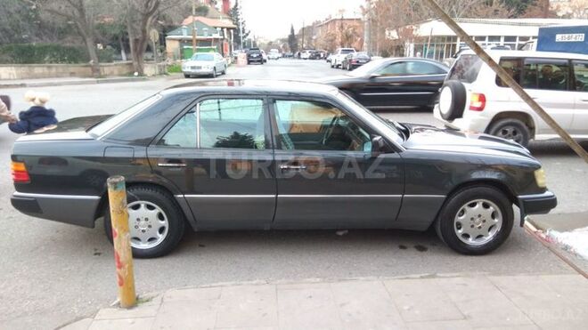 Mercedes E 200 1990, 263,292 km - 2.0 л - Bakı