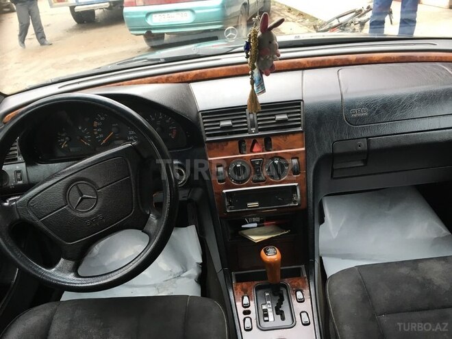 Mercedes C 180 1995, 276,042 km - 1.8 л - Yevlax