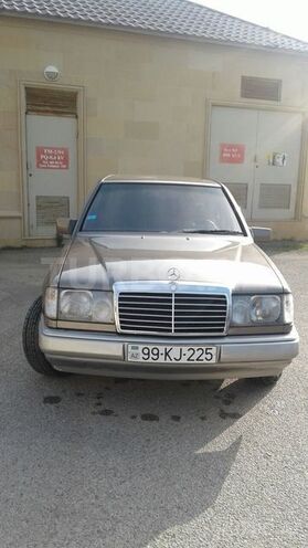 Mercedes E 220 1988, 218,000 km - 2.2 l - Bakı