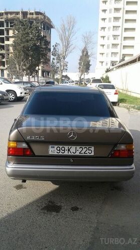 Mercedes E 220 1988, 218,000 km - 2.2 l - Bakı