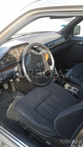 Mercedes E 220 1988, 218,000 km - 2.2 l - Bakı