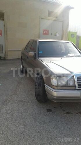 Mercedes E 220 1988, 218,000 km - 2.2 l - Bakı