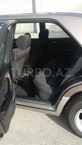 Mercedes E 220 1988, 218,000 km - 2.2 l - Bakı