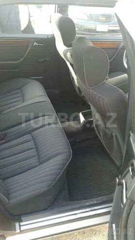 Mercedes E 220 1988, 218,000 km - 2.2 l - Bakı