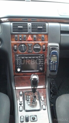 Mercedes E 220 2001, 318,214 km - 2.2 l - Bakı