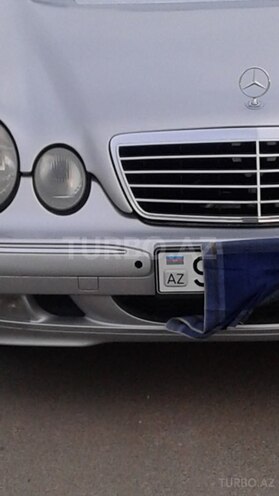 Mercedes E 220 2001, 318,214 km - 2.2 l - Bakı