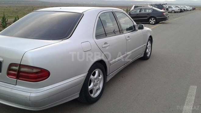 Mercedes E 220 2001, 318,214 km - 2.2 l - Bakı
