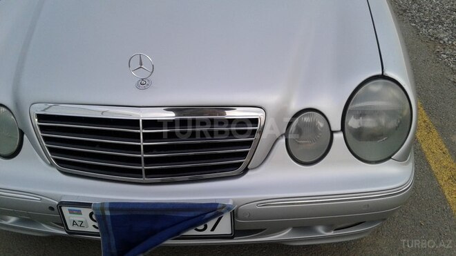 Mercedes E 220 2001, 318,214 km - 2.2 l - Bakı