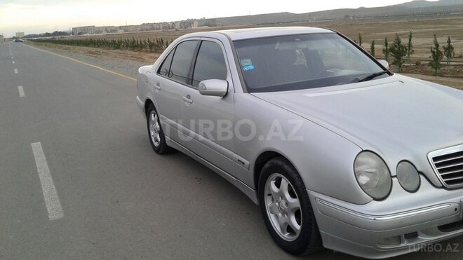 Mercedes E 220 2001, 318,214 km - 2.2 l - Bakı