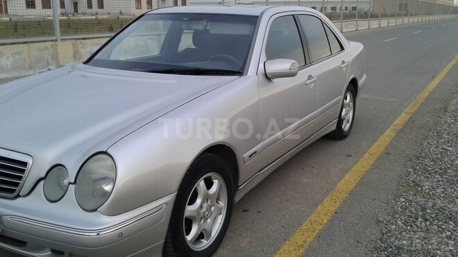 Mercedes E 220 2001, 318,214 km - 2.2 l - Bakı