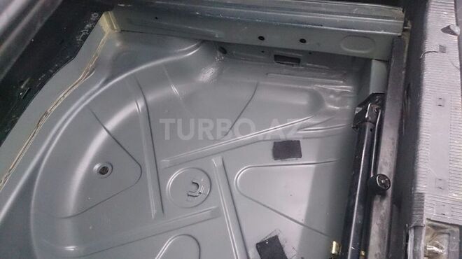 Mercedes E 220 2001, 318,214 km - 2.2 l - Bakı