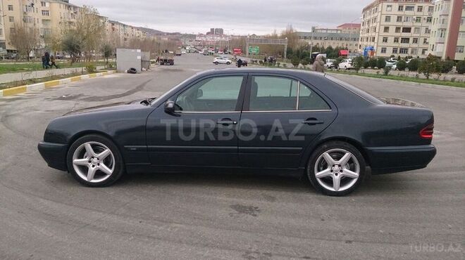 Mercedes E 220 2001, 276,218 km - 2.2 l - Bakı