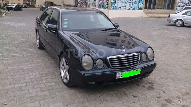 Mercedes E 220 2001, 276,218 km - 2.2 l - Bakı