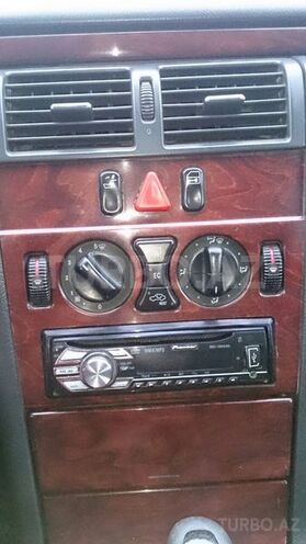 Mercedes E 220 2001, 276,218 km - 2.2 l - Bakı