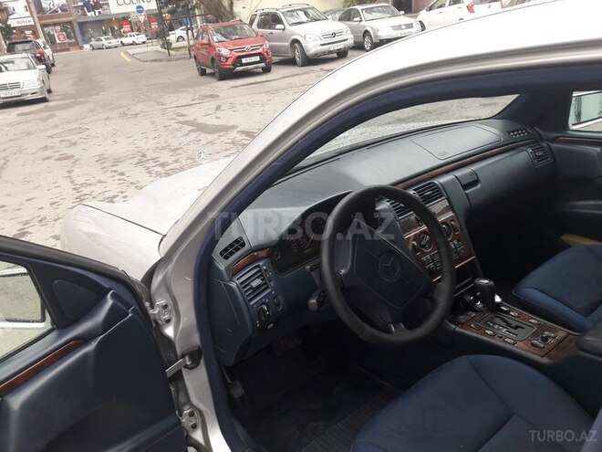 Mercedes E 240 1998, 298,530 km - 2.4 l - Bakı