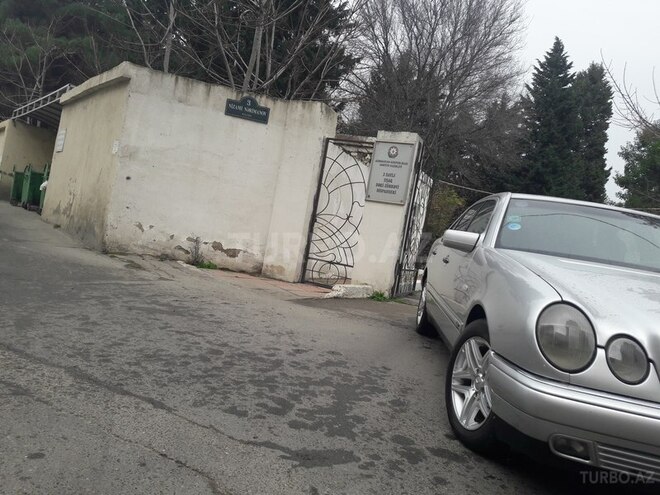 Mercedes E 240 1998, 298,530 km - 2.4 l - Bakı