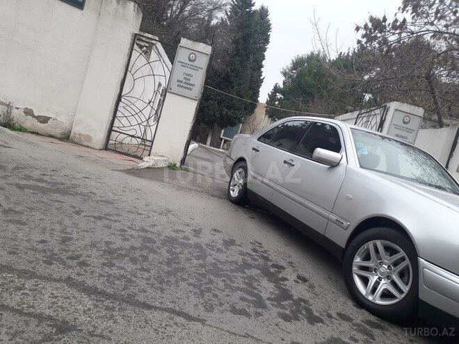 Mercedes E 240 1998, 298,530 km - 2.4 l - Bakı