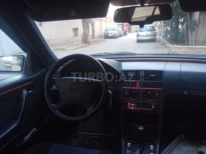 Mercedes C 200 1995, 300,000 km - 2.0 l - Qax