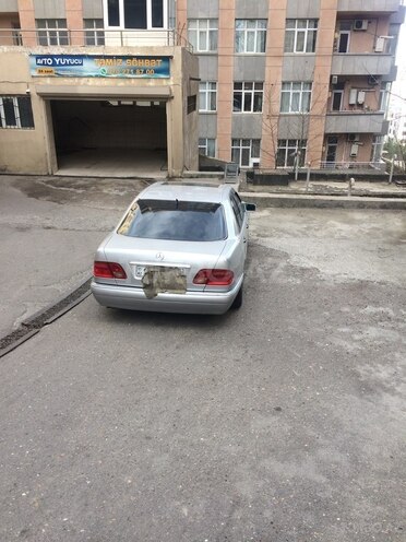 Mercedes E 240 1997, 265,000 km - 2.4 l - Bakı
