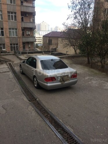 Mercedes E 240 1997, 265,000 km - 2.4 l - Bakı