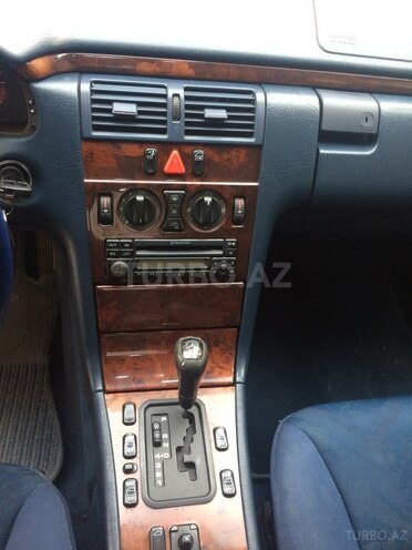 Mercedes E 240 1997, 265,000 km - 2.4 l - Bakı