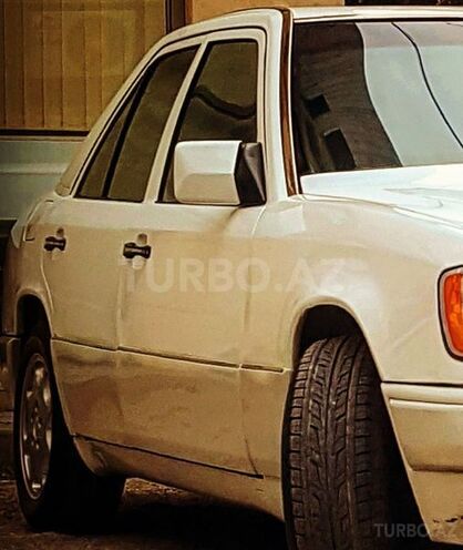 Mercedes E 250 1985, 356,000 km - 2.5 l - Bakı